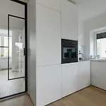 Διαμέρισμα Luxurious 3br Center
