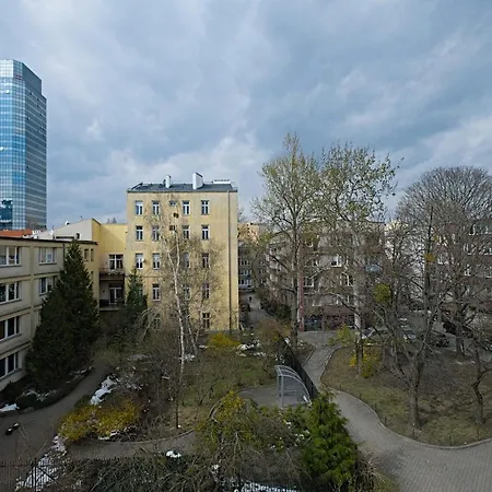 Luxurious 3br Center Apartment *