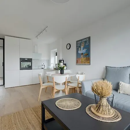 Luxurious 3br Center Apartment *