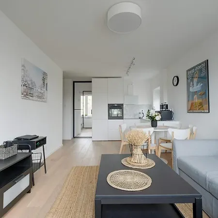 Luxurious 3br Center *