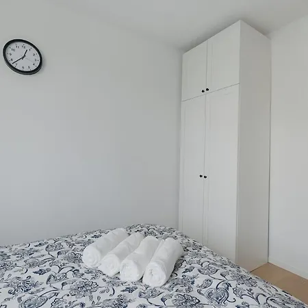 Luxurious 3br Center