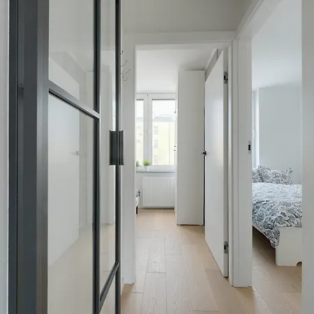 Luxurious 3br Center وارسو