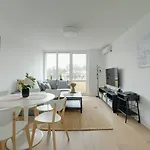 Luxurious 3br Center *